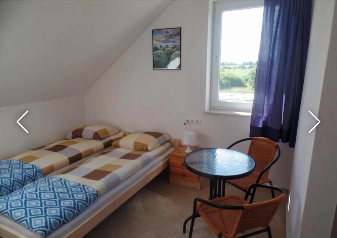 Tomaszowka Hotel Сърбиново Екстериор снимка
