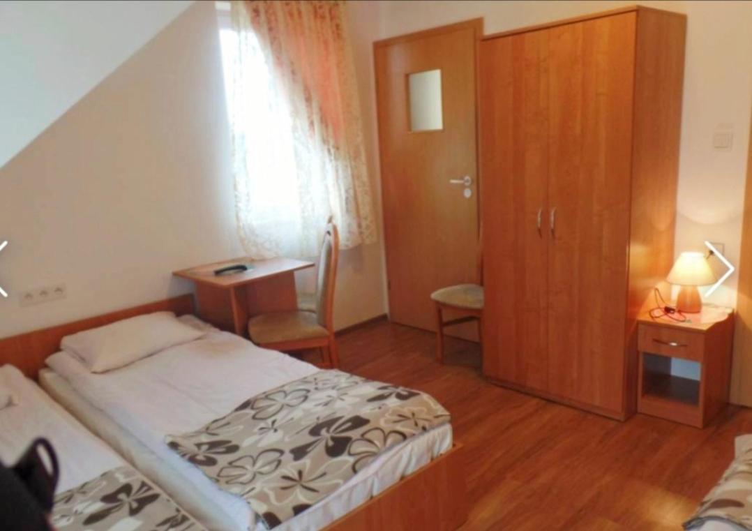 Tomaszowka Hotel Сърбиново Екстериор снимка